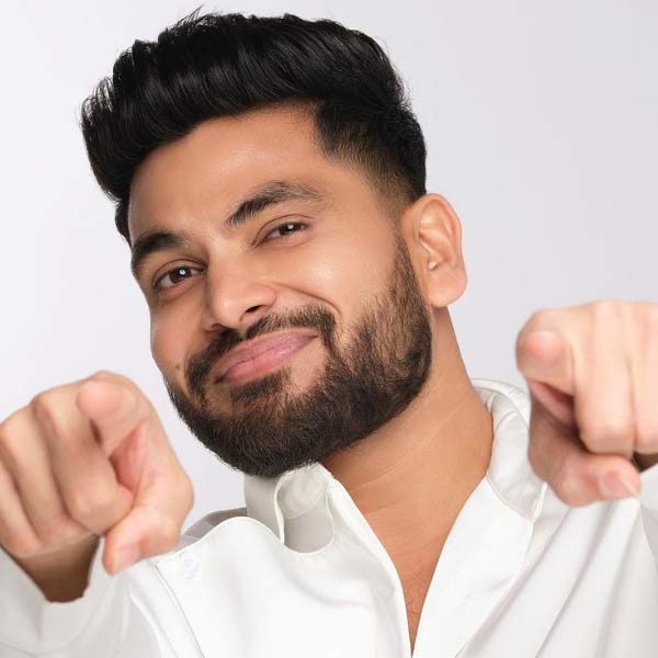 ১৯৮৯ সালে মহারাষ্ট্রের অমরাবতীতে জন্ম শিবের। পারিবারিক অবস্থা খুব একটা ভাল ছিল না তাঁর।