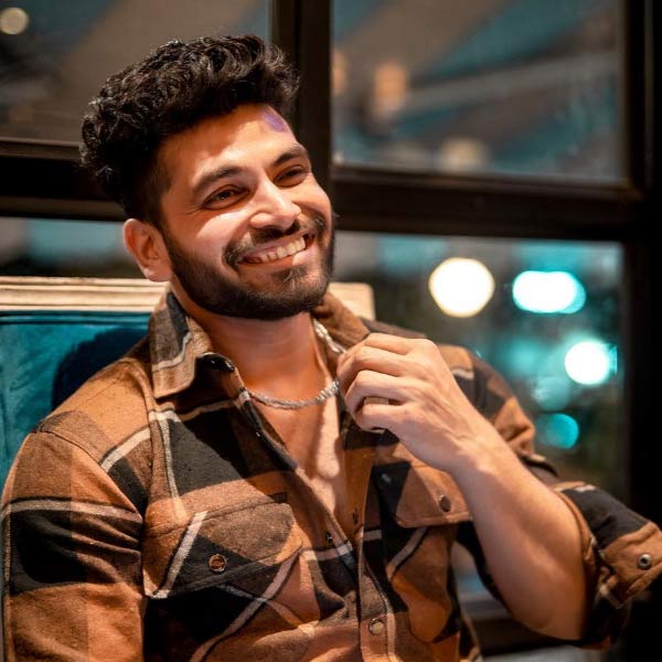 ২০২১ সালে নিজস্ব একটি ব্র্যান্ড চালু করেন শিব। ডিওডোর‌্যান্ট তৈরির সংস্থা খোলেন তিনি। সেই থেকে ব্যবসায় হাতেখড়ি।