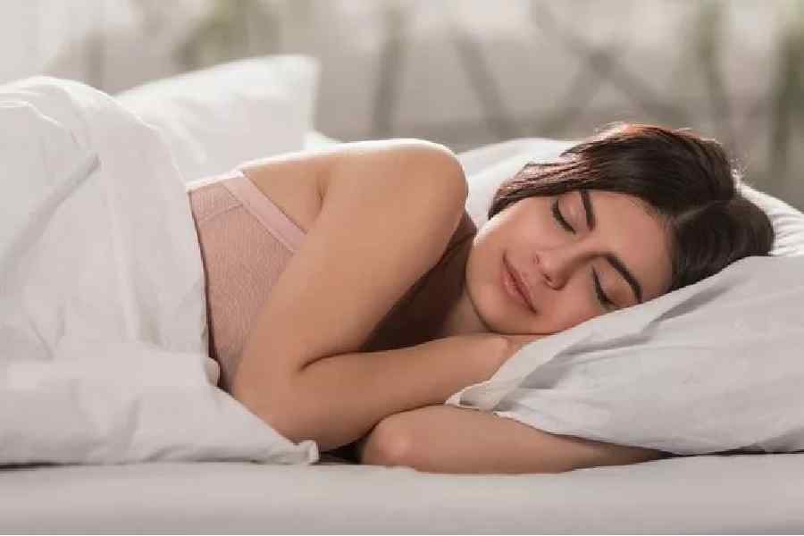 Five reasons why you should take an afternoon nap after lunch.