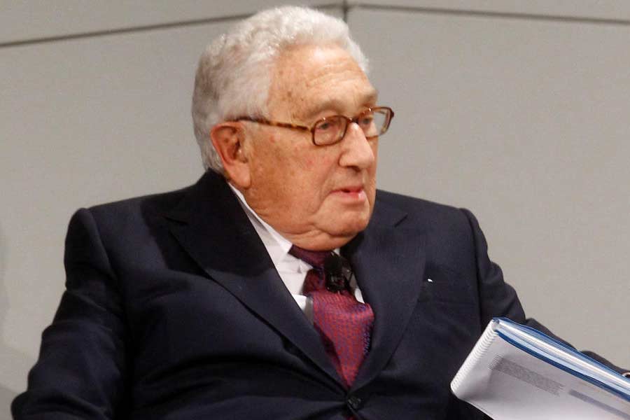 ভারত সম্পর্কে কিসিঞ্জারের ‘বিদ্বেষমূলক’ মনোভাব নিয়েও বহু বার বিতর্ক তৈরি হয়েছে। এহ বাহ্য যে, সেই সময় তৎকালীন সোভিয়েট ইউনিয়নের ঘনিষ্ঠ হিসাবে ভারতকে সন্দেহের চোখে দেখত আমেরিকা। তবে কিছু বিদ্বেষ রাজনৈতিক গণ্ডি পেরিয়ে মনস্তাত্ত্বিকও হয়ে উঠেছিল।