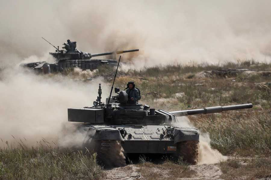 সামরিক পরিভাষায় ‘ইনফ্রান্ট্রি কমব্যাট ভেহিকল’ নামে পরিচিত এই অস্ত্রসজ্জিত সাঁজোয়া গাড়ি মূলত গোলা, বোমা, ল্যান্ডমাইন এড়িয়ে নিরাপদে যুদ্ধক্ষেত্রে সেনাদের পাঠাতে কাজে লাগে। পাশাপাশি, ট্যাঙ্ক বাহিনীর সহযোগী হয়ে শত্রুর উপর প্রতিআক্রমণেও এই সাঁজোয়া যান দক্ষ।