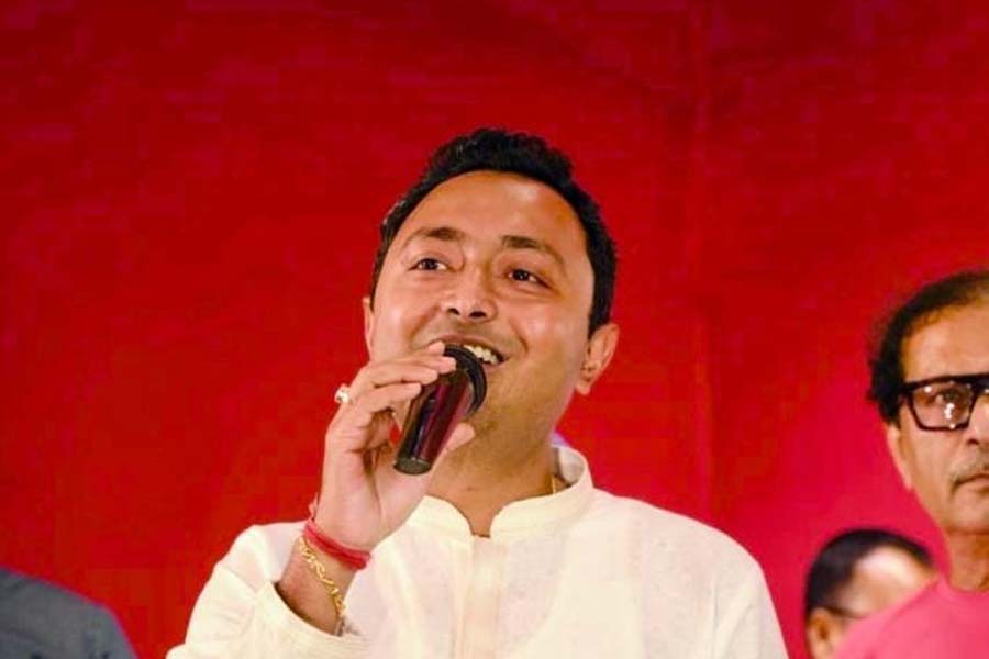 এর পরে তৃণমূল ছাড়ার সিদ্ধান্ত। ২০১৫ সালে কংগ্রেসের হাত ধরেন দেবরাজ। প্রদেশ কংগ্রেস সভাপতি অধীর চৌধুরীর হাত থেকে দেবরাজ তুলে নেন কংগ্রেসের পতাকা। বিধাননগর পুরনিগম এলাকার ৭ নম্বর ওয়ার্ড থেকে কংগ্রেসের টিকিটে প্রতিদ্বন্দ্বিতা করেছিলেন তিনি।