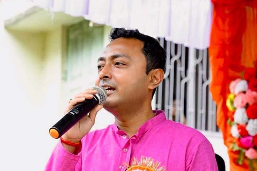 কয়েক মাসের মধ্যেই অভিষেকের ‘অত্যন্ত ঘনিষ্ঠ’ বলে পরিচিত হন দেবরাজ। ধীরে ধীরে রাজনীতির ময়দানে নিজের জায়গা পাকা করেন। বিধাননগর তথা উত্তর ২৪ পরগনা জেলার এক জন ‘দাপুটে’ নেতা হিসাবেও পরিচিত হন। 