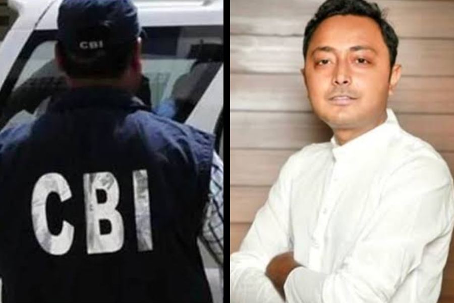 কাট টু ২০২৩-এর নভেম্বর মাসের শেষ দিনের সকাল। রাজারহাটের বাড়ি থেকে কাজে বেরিয়েছিলেন দেবরাজ। সাধারণ পোশাক। ৯টা ৪০ নাগাদ বাড়ির সামনে আসতেই চমক। তাঁকে রাস্তা থেকেই টেনে আনল সিবিআই। বাড়িতে তল্লাশি চালাল সাড়ে তিন ঘণ্টা ধরে।