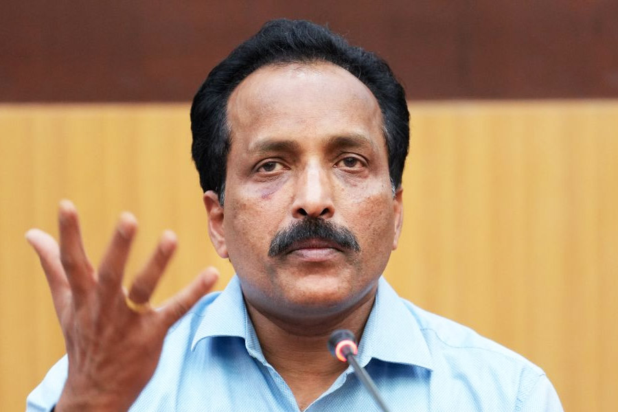 চন্দ্রযান-৩ প্রকল্পের অন্যতম রূপকার হলেন এস সোমনাথ। তিনি ইসরোর চেয়ারম্যান। পাশাপাশি কেন্দ্রীয় মহাকাশ বিভাগের সচিব।