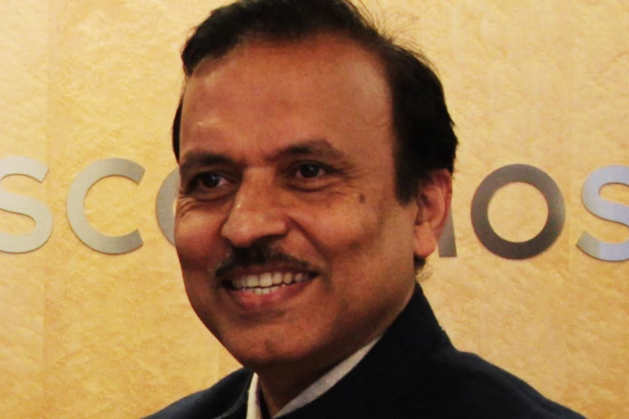 আইআইটি মাদ্রাজ থেকে মেকানিক্যাল ইঞ্জিনিয়ারিংয়ে পিএইচডি উন্নিকৃষ্ণণ। টেলিকমিউনিকেশন এবং স্পেস ল-তেও স্নাতকোত্তর করেন তিনি। হায়দরাবাদের এনএএলএসএআর (ন্যাশনাল অ্যাকাডেমি অফ লিগাল স্টাডিজ় অ্যান্ড রিসার্চ)-এ।