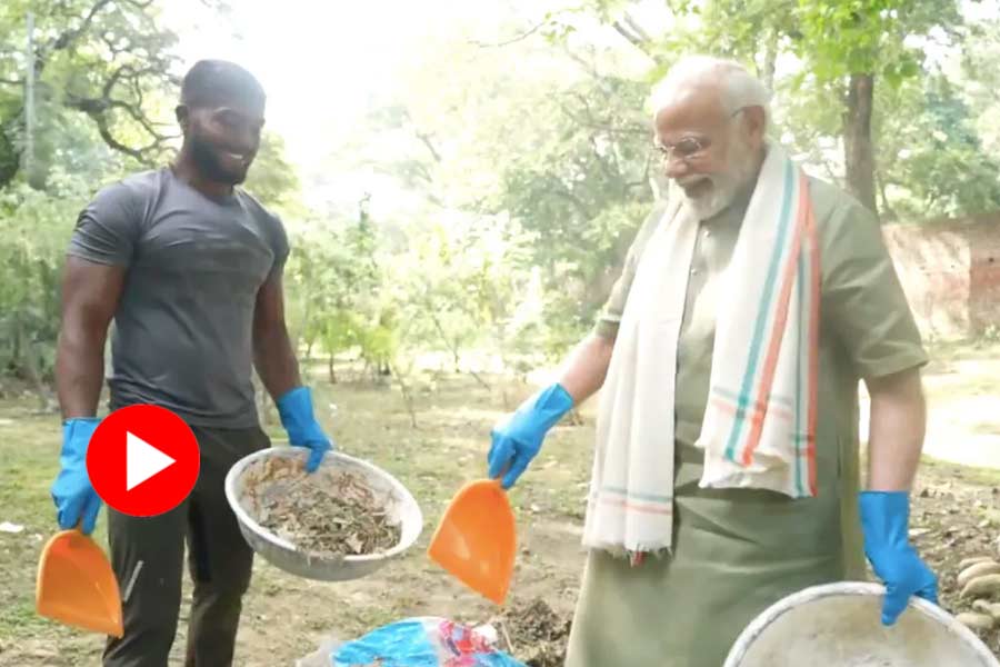 PM Narendra Modi\\\\\\\\\\\\\\\\\\\\\\\\\\\\\\\'s cleanliness drive with wrestler, says all about Swachh, Swasth Bharat vibe