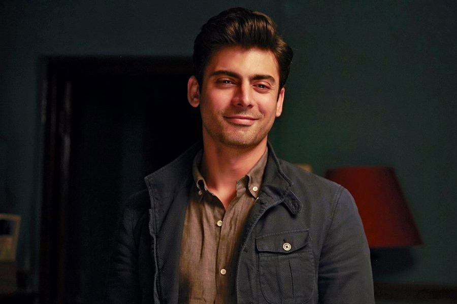 ফাওয়াদ খান থেকে মাহিরা খান, সজল আলি, হামসা আলি আব্বাসি— পাকিস্তানের এমন বহু জনপ্রিয় তারকা রয়েছেন যাঁরা বলিপাড়ায় নিজেদের পরিচিতি গড়ে তুলেছেন। ‘এ দিল হ্যায় মুশকিল’ ছবিতে ফাওয়াদ এবং ‘রইস’ ছবিতে মাহিরার অভিনয়ে মুগ্ধ হয়েছেন দর্শক।