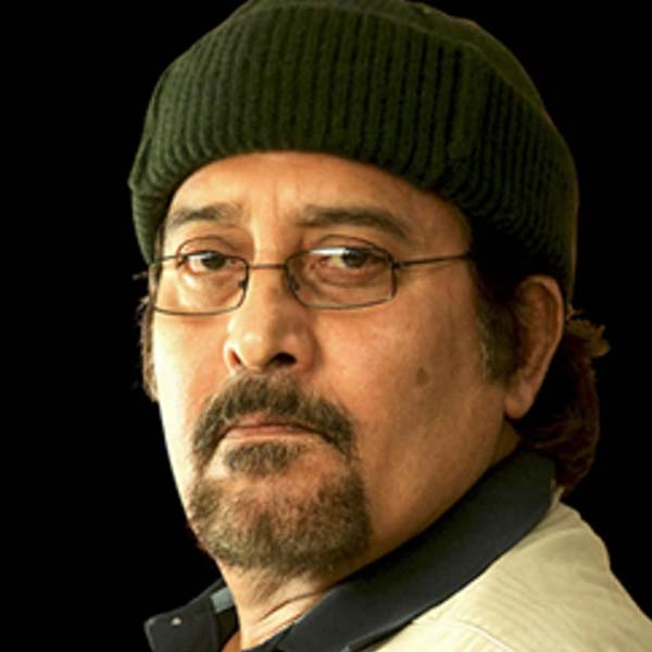 ষাটের দশকের শেষ দিকে বলিপাড়ায় আত্মপ্রকাশ বিনোদ খন্নার। ‘মেরা গাঁও মেরা দেশ’, ‘দ্য বার্নিং ট্রেন’, ‘কুদরত’, ‘কুরবানি’, ‘চাঁদনি’ এবং ‘জুর্ম’-এর মতো একাধিক হিট ছবি দর্শককে উপহার দিয়েছেন বিনোদ।