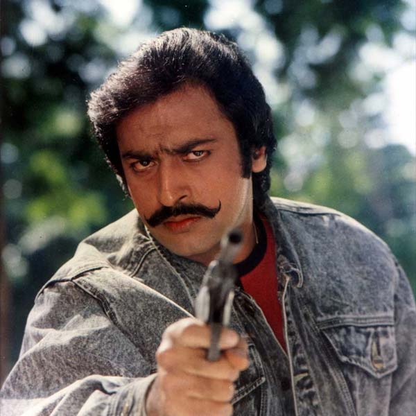 পাকিস্তানি ছবিতেও নেতিবাচক চরিত্রে অভিনয়ের সুযোগ পান গুলশন। ২০১০ সালে মুক্তিপ্রাপ্ত ‘ভিরসা’ ছবিতে অভিনয় করেন তিনি।