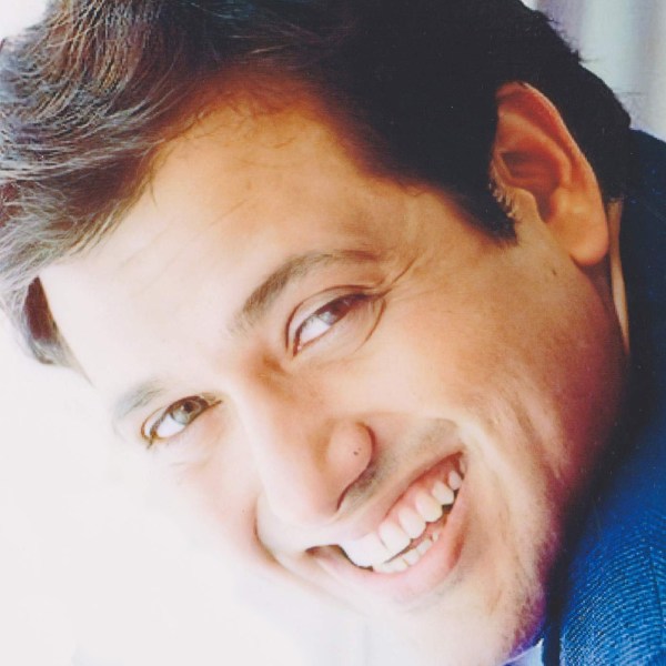বলিউডের অন্যতম অভিনেতা যাঁর নাম উত্তর মেরুতে থাকলে ‘সিরিয়াস সিনেমা’ থাকে দক্ষিণ মেরুতে। তিনি গোবিন্দ। পর্দায় তিনি থাকা মানেই হাসির ফোয়ারা। ভাবনাচিন্তাহীন মজা। সেই গোবিন্দকে এক বার একটি ছক ভাঙা সিরিয়াস চরিত্রে অভিনয় করানোর কথা ভেবেছিলেন এক পরিচালক।