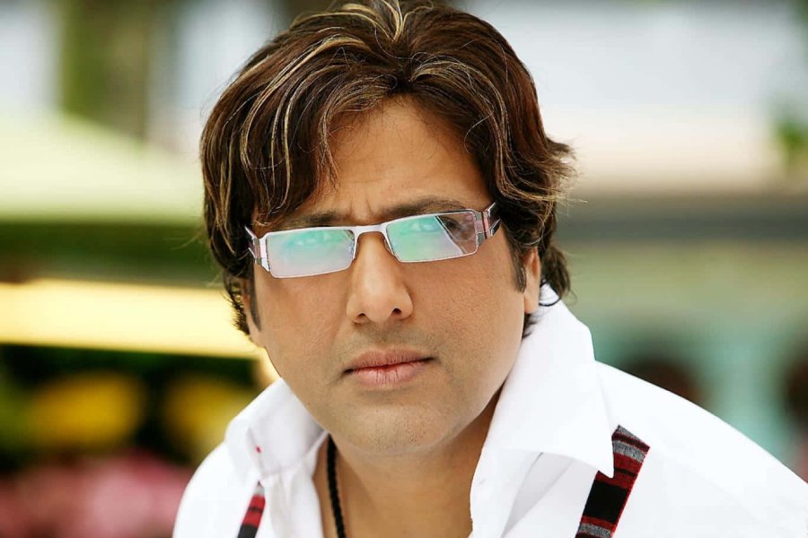 প্রৌঢ়ত্বের দোরগোড়ায় বয়স অধ্যাপকের। এই সময়ে তাঁর জীবনে আসে ঘনিষ্ঠতা। প্রেমও। কিন্তু সেই ভাললাগা বা ভালবাসাকে সহজ ভাবে মেনে নিতে পারে না সমাজ।