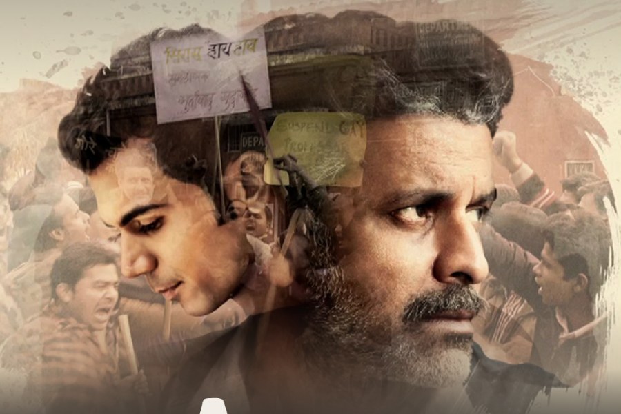 সিনেমার নাম ‘আলিগড়’। ছবির ওই অধ্যাপকের ভূমিকায় অভিনয় করেছিলেন মনোজ বাজপেয়ী। চরিত্রটি ছিল এক জন সমকামীর।