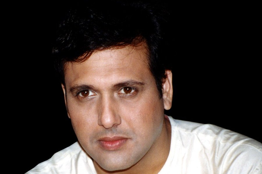 পরিচালক বলছেন, ‘‘গোবিন্দ এক জন অসাধারণ অভিনেতা। বলিউডে আজ পর্যন্ত ওঁর প্রতিভার সঠিক প্রয়োগ হয়নি। আমার মনে হয়েছিল এই চরিত্রে অভিনয়ের জন্য যা যা গুণ থাকা দরকার, তার সবটাই গোবিন্দের মধ্যে আছে।’’ যদিও শেষ পর্যন্ত ওই সমকামী অধ্যাপকের চরিত্রের জন্য তিনি বেছে নেন মনোজ বাজপেয়ীকে।