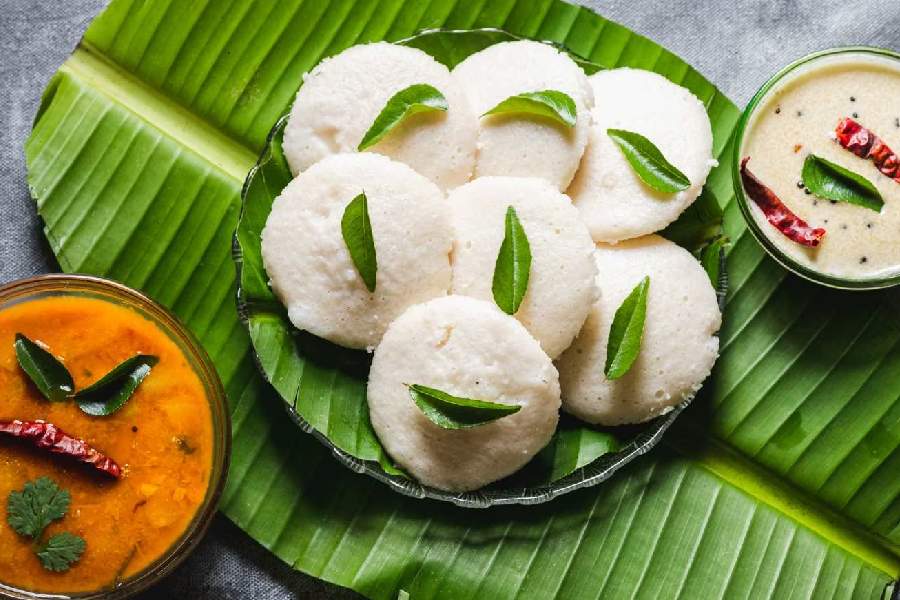 An alternative method to make idlis without soaking rice and lentils.
