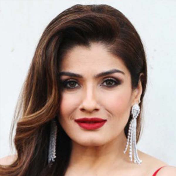 ‘বিজয়পথ’ ছবিতেও নাকি অভিনয়ের প্রস্তাব প্রথমে দেওয়া হয় রবীনাকে। সাক্ষাৎকারে অভিনেত্রী জানান, পরে কোনও অজানা কারণে রবীনাকে ছবি থেকে বাদ দিয়ে দেওয়া হয়।