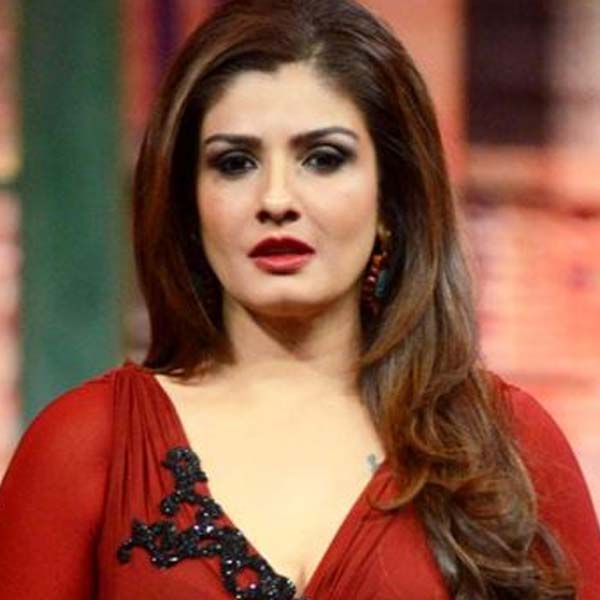 রবীনা বলেন, ‘‘তব্বু কোনও দিন আমার সঙ্গে রাজনীতি করেনি। ও খুব শান্ত প্রকৃতির মানুষ। তবে বাকিদের ব্যাপারে আমি নিশ্চিত নই।’’   