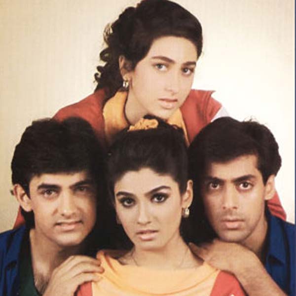 ১৯৯৪ সালে রাজকুমার সন্তোষীর পরিচালনায় প্রেক্ষাগৃহে মুক্তি পায় ‘আন্দাজ় আপনা আপনা’। এই ছবিতে মুখ্যচরিত্রে অভিনয় করেন আমির খান, সলমন খান, করিশ্মা এবং রবীনা।