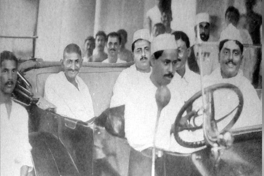 ১৯২২ সালের ২৮ জুলাই এ বাড়িতে আসেন মহাত্মা গান্ধী। ১৯২৮ সালে জাতীয় কংগ্রেসের অধিবেশন হয়েছিল কলকাতায়। যার সভাপতি ছিলেন মতিলাল নেহেরু। 