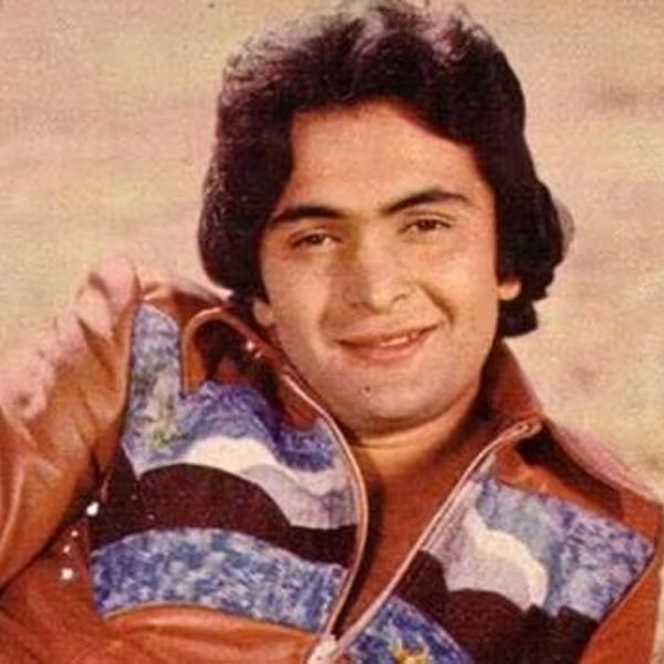 কপূর পরিবারের পুত্র ঋষি কপূরও শিশু অভিনেতা হিসাবে হিন্দি ছবিতে অভিনয় করেন। মাত্র তিন বছর বয়সে বাবা রাজ কপূরের ছবি ‘শ্রী ৪২০’-এ শিশু অভিনেতা হিসাবে প্রথম অভিনয় করেন ঋষি। ১৯৫৫ সালে প্রেক্ষাগৃহে মুক্তি পায় সেই ছবি। ‘শ্রী ৪২০’ ছবিতে ক্যামিয়ো চরিত্রে অভিনয় করতে দেখা যায় ঋষিকে।