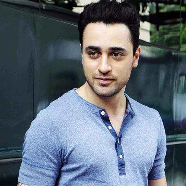 যদিও বর্তমানে অভিনয়জগৎ থেকে নিজেকে সরিয়ে রেখেছেন ইমরান। শিশু অভিনেতা হিসাবে বলিউডে নিজের কেরিয়ার শুরু করেছিলেন তিনিও। 