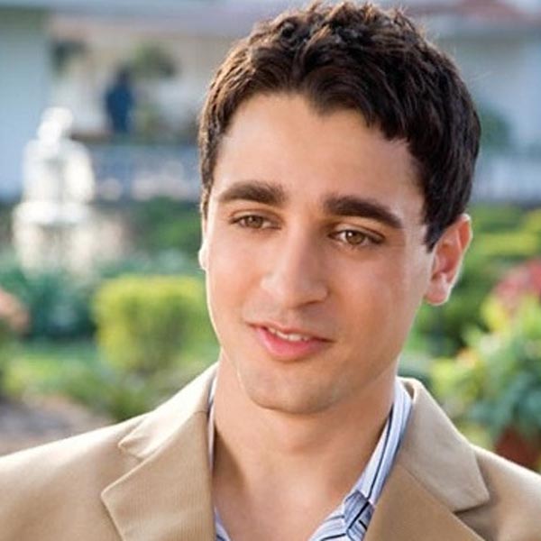 বড় পর্দায় আমিরের শৈশবের চরিত্রগুলিকে নিপুণ ভাবে ফুটিয়ে তোলেন ইমরান। ‘জো জিতা ওহি সিকন্দর’ এবং ‘কয়ামত সে কয়ামত তক’ ছবিতে শিশু অভিনেতার ভূমিকায় দেখা যায় ইমরানকে।