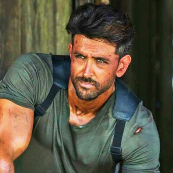 বলিপাড়ার খ্যাতনামী ছবিনির্মাতা রাকেশ রোশনের পুত্র হৃতিক রোশন। ‘কহো না প্যার হ্যায়’ ছবিতে মুখ্যচরিত্রে অভিনয় করে বলিউডে আত্মপ্রকাশ করলেও শিশু অভিনেতা হিসাবেও অভিনয় করেন তিনি। 