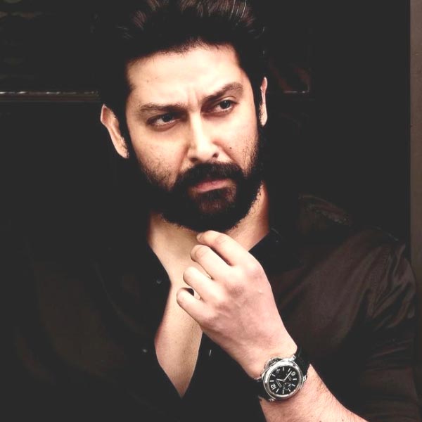 বলিপাড়ায় কৌতুকাভিনেতা হিসাবে জনপ্রিয় হয়ে ওঠেন আফতাব শিবদাসানি। শিশু অভিনেতা হিসাবে কেরিয়ার শুরু করেন তিনিও। টেলিভিশনের একাধিক বিজ্ঞাপনে শৈশবে অভিনয় করেন আফতাব।