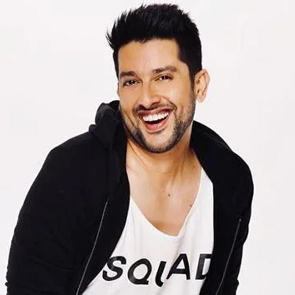 ১৯৮৭ সালে মুক্তিপ্রাপ্ত ‘মিস্টার ইন্ডিয়া’ ছবিতে শিশু অভিনেতা হিসাবে প্রথম অভিনয় আফতাবের। তার পর ‘চালবাজ’, ‘ইনসানিয়ত’ এবং ‘শাহেনশাহ’ ছবিতে শিশু অভিনেতা হিসাবে অভিনয়ের সুযোগ পান তিনি।