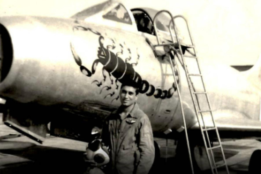 Dara Phiroze Chinoy one of those pilots who escsped from Pakistan without army intervantion