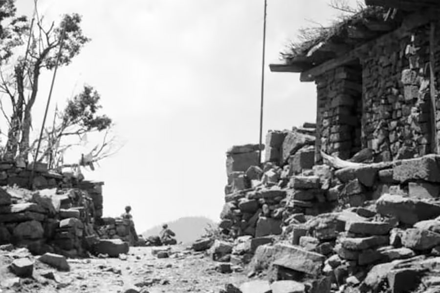 Dara Phiroze Chinoy one of those pilots who escsped from Pakistan without army intervantion