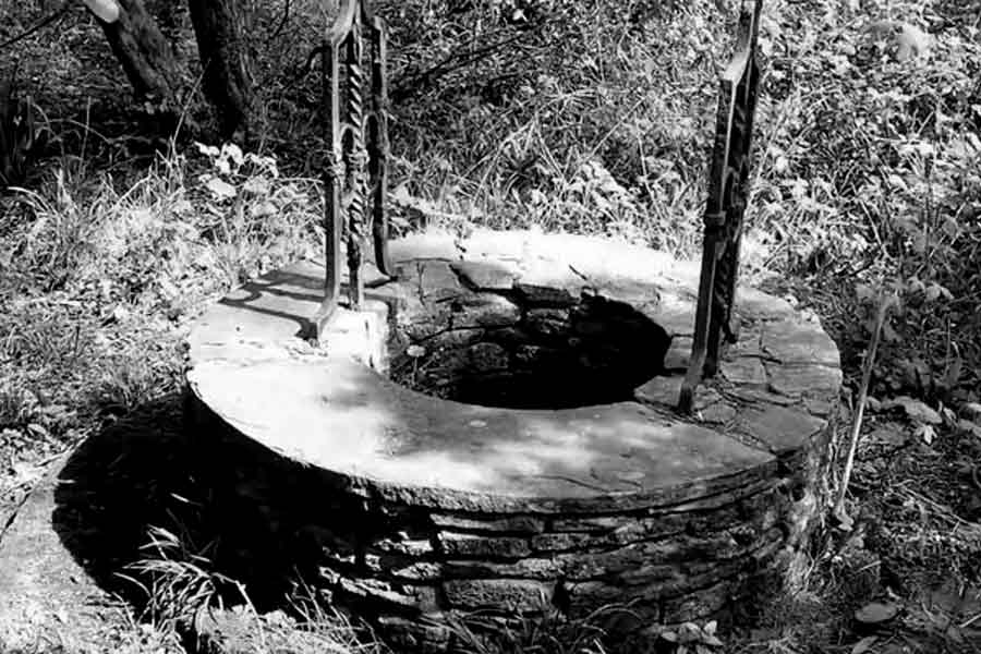 Dara Phiroze Chinoy one of those pilots who escsped from Pakistan without army intervantion