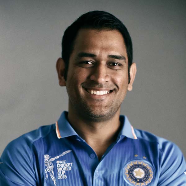 মহেন্দ্র সিংহ ধোনি থেকে বীরেন্দ্র সহবাগ, সুরেশ রায়নার মতো ভারতের জনপ্রিয় ক্রিকেটারেরা খেলার মাঠে নিজেদের জাদু দেখিয়ে ক্রিকেট অনুরাগীদের মনে জায়গা করে নিয়েছেন। পাশাপাশি তাঁদের প্রেমকাহিনিও অনুরাগীদের মন ছুঁয়ে গিয়েছে। দীর্ঘকালীন প্রেমিকাদের সঙ্গে গাঁটছড়া বেঁধেছেন ভারতের বহু ক্রিকেটার।