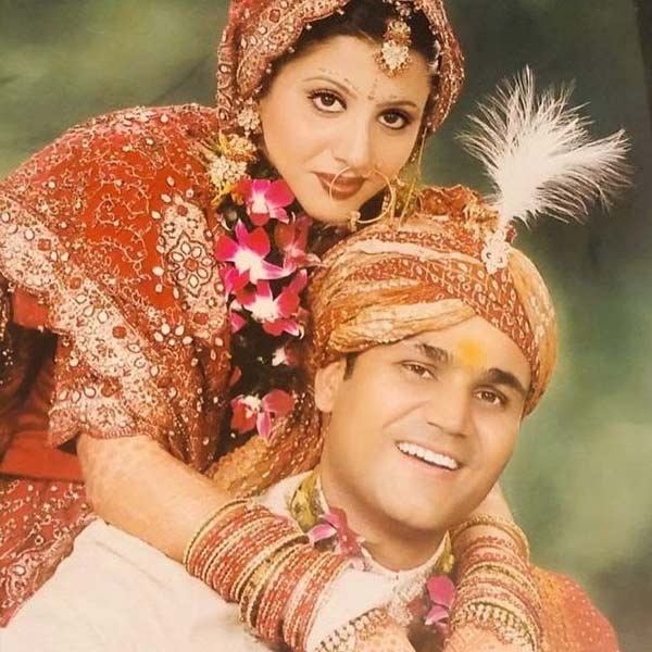 ২০০৪ সালে আরতি আহলাওয়াতের সঙ্গে সাত পাকে বাঁধা পড়েন বীরেন্দ্র সহবাগ। কানাঘুষো শোনা যায়, আরতিকে বহু বছর আগে থেকে চিনতেন সহবাগ।