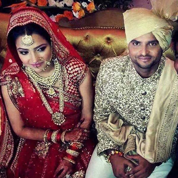 প্রিয়ঙ্কা প্রসঙ্গে রায়না এক পুরনো সাক্ষাৎকারে বলেন, ‘‘আমি চার মাসের জন্য অস্ট্রেলিয়ায় গিয়েছিলাম। ফিরে এসে শুনি মা আমার জন্য মেয়ে ঠিক করে ফেলেছেন।’’