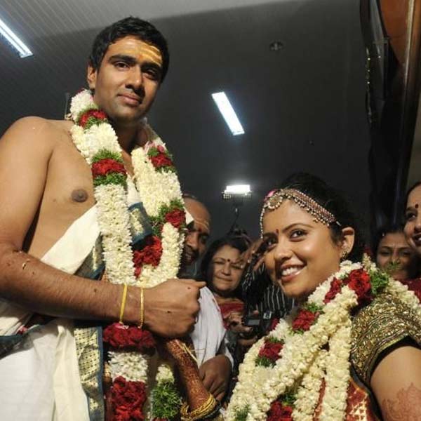 ভারতীয় ক্রিকেট দলের অফ স্পিনার হিসাবে নিজের পরিচিতি গড়ে তোলেন রবিচন্দ্রন অশ্বিন। ২০১১ সালের ১৩ নভেম্বর প্রীতি নারায়ণনের সঙ্গে সাত পাকে বাঁধা পড়েন অশ্বিন। এক পুরনো সাক্ষাৎকারে প্রীতি জানান, ছোটবেলা থেকেই অশ্বিনকে চিনতেন তিনি।