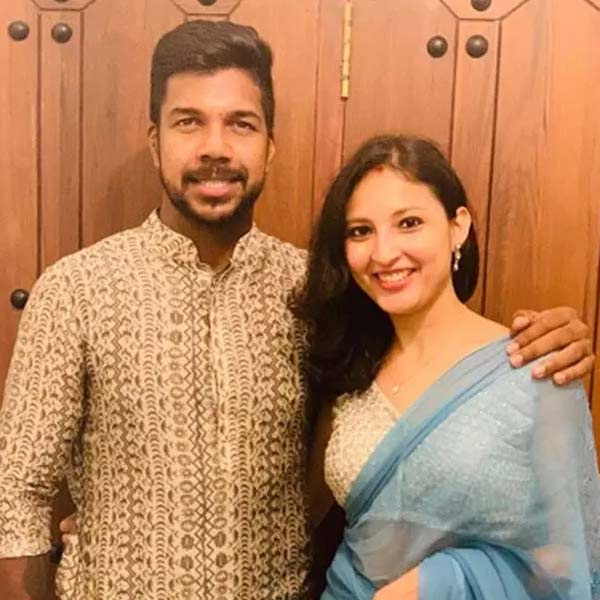 ২০১৬ সালে আইনি মতে ‘কোর্ট ম্যারেজ’ সেরেছিলেন ক্রিকেটার বরুণ অ্যারন এবং তাঁর জীবনসঙ্গিনী রাগিণী সিংহ। তার পর অবশ্য খ্রিস্টান মতে বিয়ে হয় দু’জনের। সংবাদ সংস্থা সূত্রে খবর, জামশেদপুরের স্কুলে একই সঙ্গে পড়াশোনা করতেন বরুণ এবং রাগিণী।