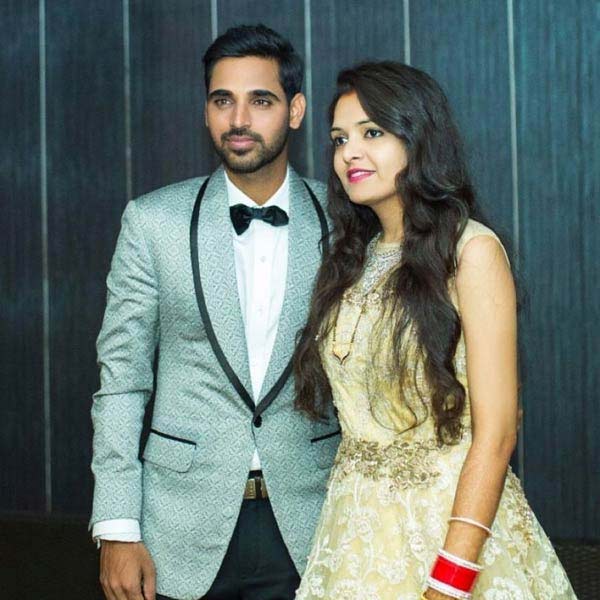 প্রতিবেশী হওয়ার কারণে নূপুরের সঙ্গে বন্ধুত্ব তৈরি হয় ভুবনেশ্বরের। দু’জনের বন্ধুত্ব প্রেমেও পরিণত হয়। কেরিয়ারে প্রতিষ্ঠিত হওয়ার পর নূপুরকে বিয়ের প্রস্তাব দেন ভুবনেশ্বর।