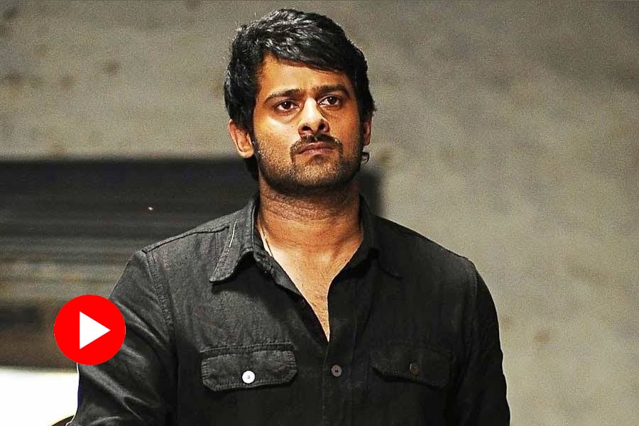Prabhas fan slaps him after posing for photo with Salaar star in viral video