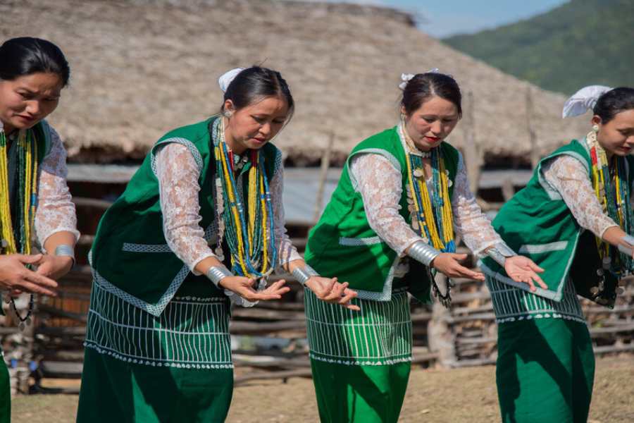 তৃতীয় অনুষ্ঠান,  ‘মেগা গালো দল’। বাস্কন উৎসবের ভেতর এই নাচের অনুষ্ঠানটিই সবচেয়ে ঝলমলে,  দীর্ঘমেয়াদি, প্রচুর সময়সাপেক্ষ এবং দর্শনীয়।