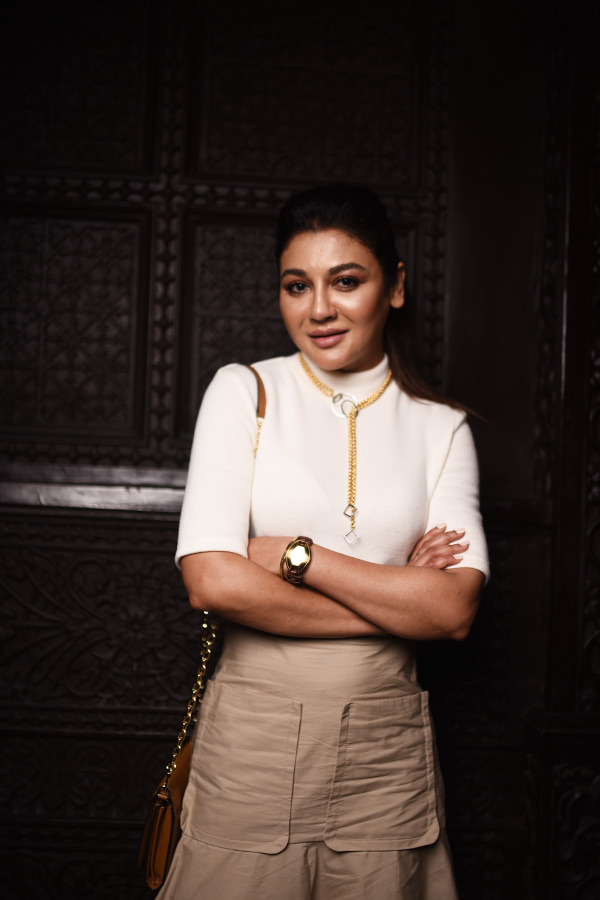 খাওয়া প্রায় শেষের দিকে। বিরিয়ানির ঝগড়া মিটিয়ে জয়া বললেন,  ‘‘এই আওয়াধি বিরিয়ানি কিন্তু আমার খুব প্রিয়।’