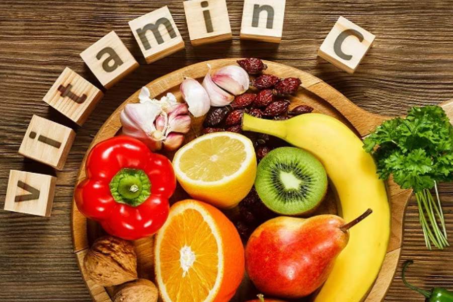 ভিটামিন সি যুক্ত খাবার সেই চাপ কমাতে পারে আপনার। ভিটামিন সি শুধু ওজন কমাবে তাই-ই নয়, এই খাবারগুলি পুষ্টিকর। এছাড়াও শরীরের জেল্লা বাড়াতে সাহায্য করে। 