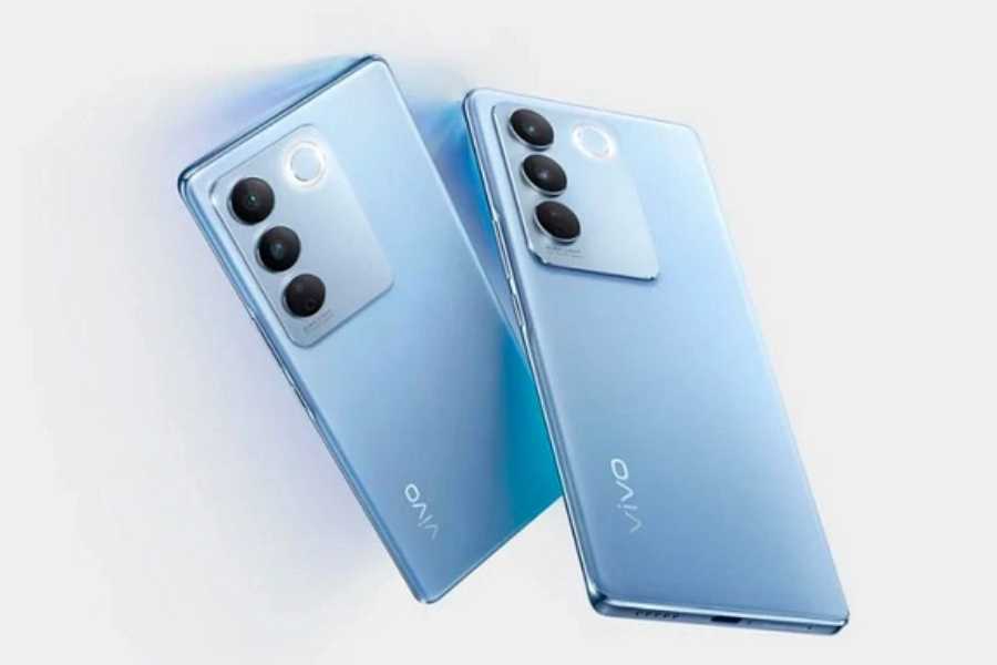 ভিভো এস ১৭: চলতি মাসে ১৪ তারিখে এই ফোনের বাজারে আসার সম্ভাবনা রয়েছে। স্ন্যাপড্রাগন ৭৭৮ জি প্লাস প্রসেসরের সঙ্গে ৮ জিবি র‍্যাম পাবেন। ৫০ মেগাপিক্সেলের সঙ্গে ৮ মেগাপিক্সেল যুক্ত প্রধান ক্যামেরা থাকছে। সামনে থাকবে ৫০ মেগাপিক্সেলের ক্যামেরা। ৬৪০ এমএএইচ ব্যাটারি পাবেন। দাম হতে পারে ২৯ হাজারের মধ্যে।