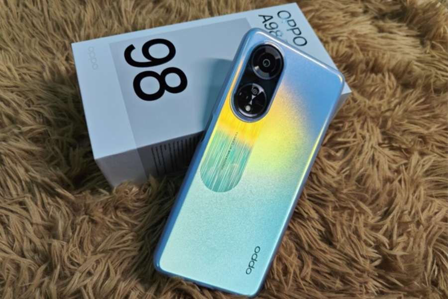 অপো এ ৯৮: অক্টোবর মাসে ১৯ তারিখে এই ফোন বাজারে আসতে পারে। স্ন্যাপড্রাগনের ৬৯৫ প্রসেসর থাকছে। পিছনে ৬৪ ও দুটি ২ মেগাপিক্সেলের ক্যামেরা পাবেন। সামনের ক্যামেরার থাকছে ৩২ মেগাপিক্সেলের। ব্যাটারি হবে ৫হাজার এমএইচ। দাম হতে পারে ২৫ হাজার ৮০০ টাকা। 