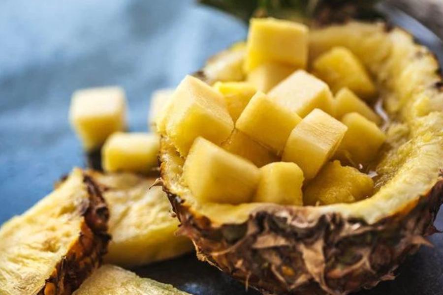  শরীরের প্রদাহ কমাতে পারে। ফলের তালিকায় আনারস রাখতেই পারেন।