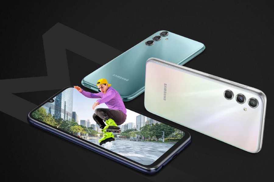 স্যামসাং এম ৪৪ ৫জি:  এই ফোন বাজারে আসবে চলতি মাসেই। থাকছে স্ন্যাপড্রাগ ৮৮৮ প্রসেসর। প্রধান ক্যামেরা থাকবে তিনটি। সেগুলি যথাক্রমে ৫০, ১৩ ও ৫ মেগাপিক্সেলে পাওয়া যাবে। নিজস্বীর জন্য থাকছে ১৬ মেগাপিক্সেলের ক্যামেরা। ব্যাটারি হবে ৬হাজার এমএইচ দাম মনে করা হচ্ছে ২৯ হাজার ৯৯৯ টাকা মধ্যে থাকবে। 