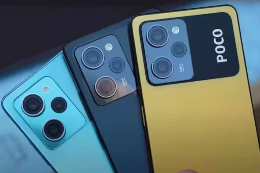 পোকো এক্স৫ টি: পোকোর এই ফোনের বাজারে আসার কথা রয়েছে এই মাসেই। থাকছে ৮ জিবি র‍্যাম। মিডিয়াটেক ডাইমেনসিটি ৯ হাজার প্রসেসর। প্রধান ক্যামেরা ৩টি থাকবে। ৬৪, ৮, ২ মেগাপিক্সেলের হবে ক্যামেরাগুলো। ৩২ মেগাপিক্সেলের সামনের ক্যামেরা।৫হাজার এমএইচের ব্যাটারি। দাম ২৯,৯৯০ হবে বলে মনে করা হচ্ছে।