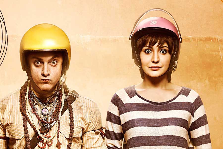 Aamir Khan and Anushka Sharma in PK movie