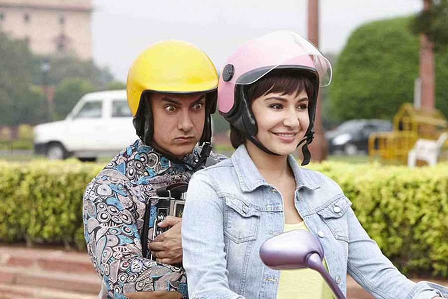 Aamir Khan and Anushka Sharma in PK movie