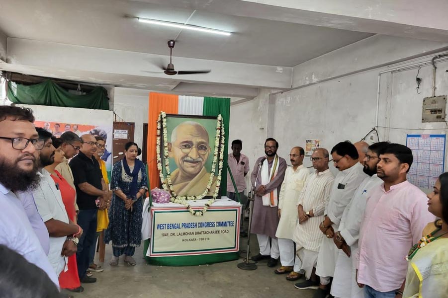 বিধান ভবনে গান্ধী-স্মরণ।